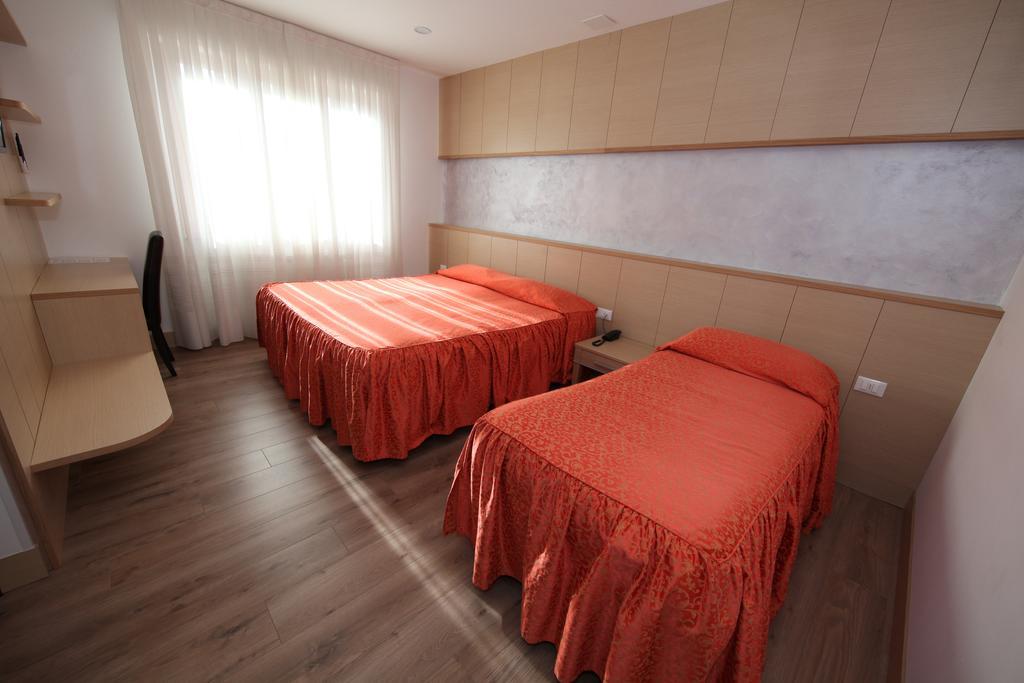 Triple Room,443187363:JPEG